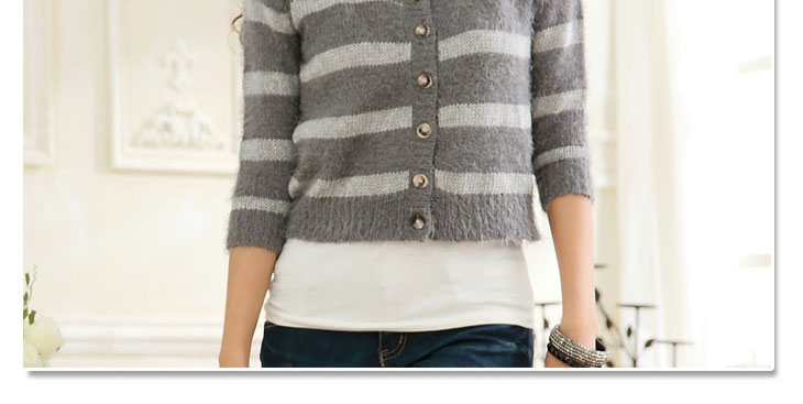 【LOYER】黑+<em>白</em>条纹<em>宽松</em>时尚<em>毛衣外套</em>(灰色